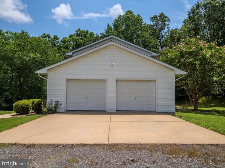 Detached Garage, Exterior