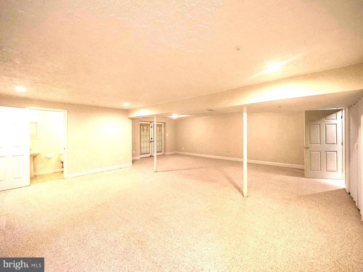 Bathroom, Empty room, Interior, Recessed Lighting