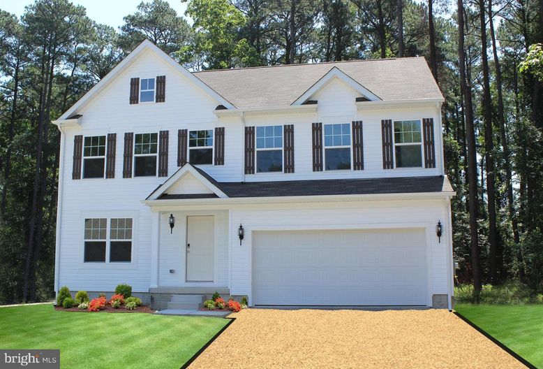 Attached, Exterior, Facade, Farmhouse