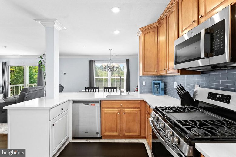 Chandelier, Dining room, Interior, Kitchen, Recessed Lighting, Stainless Steel Appliances