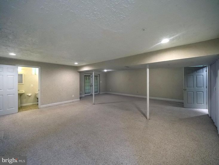 Bathroom, Empty room, Interior, Recessed Lighting