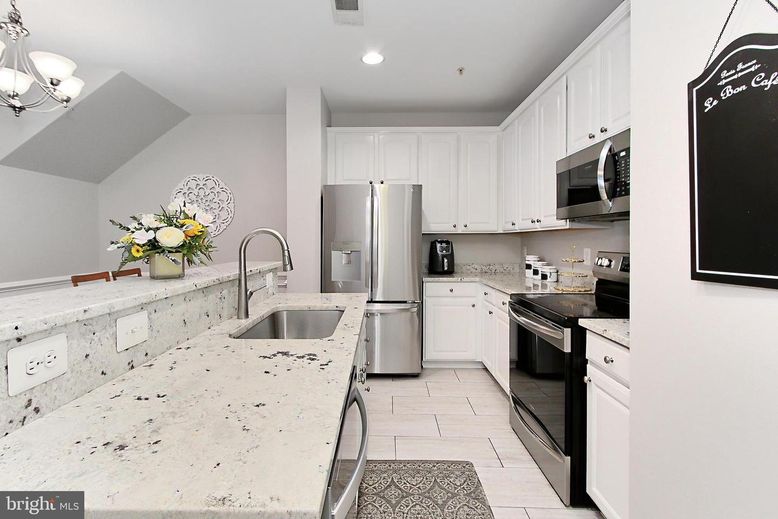 Chandelier, Interior, Kitchen, Recessed Lighting, Stainless Steel Appliances