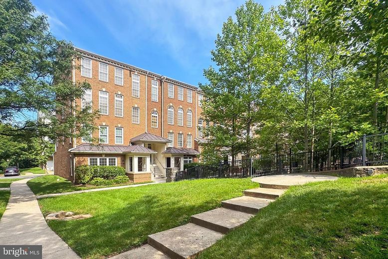 Backyard, Exterior, Facade, Brick Facade, Condo Building