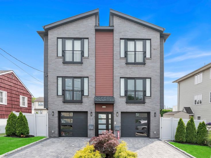 Attached, Exterior, Facade, Rowhouse