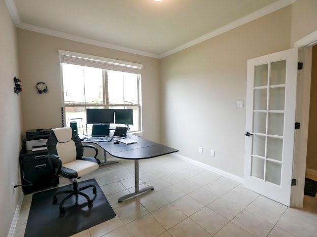 Home Office, Interior
