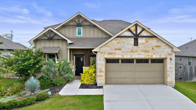 Attached, Exterior, Facade, Brick Traditional