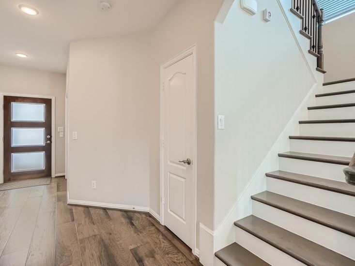 Interior, Recessed Lighting, Wood Texture Flooring