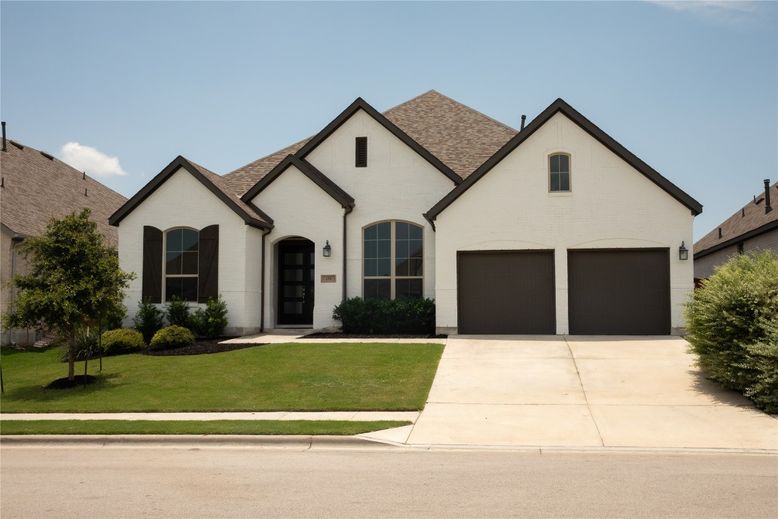 Attached, Exterior, Facade, Farmhouse