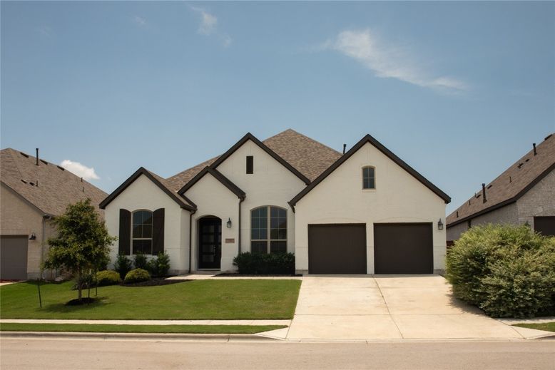 Attached, Exterior, Facade, Farmhouse