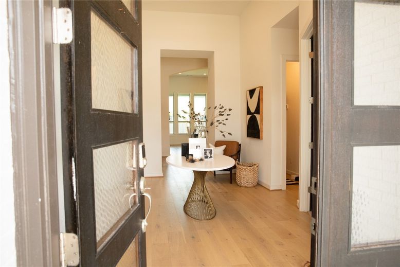 Interior, Recessed Lighting, Wood Texture Flooring
