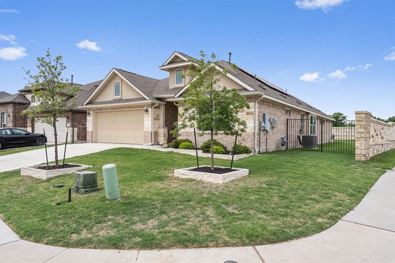 Attached, Exterior, Facade, Brick Facade, Ranch