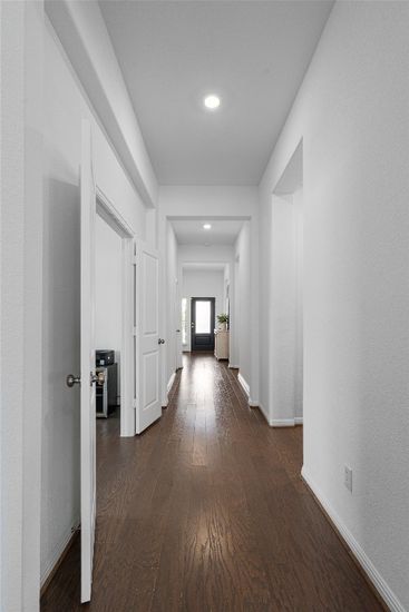 Interior, Recessed Lighting, Wood Texture Flooring