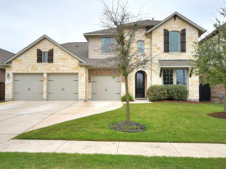 Attached, Exterior, Facade, Brick Traditional
