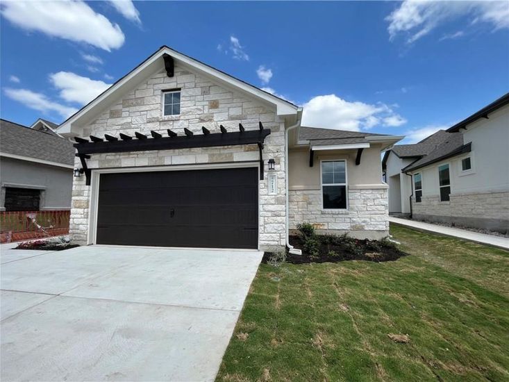 Attached, Exterior, Facade, American Craftsman