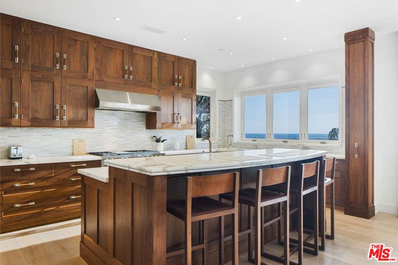 Interior, Kitchen, Recessed Lighting, Water, Wood Texture Flooring