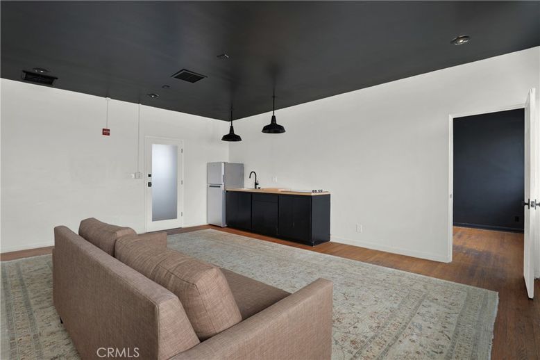Interior, Living room, Pendant Lights, Recessed Lighting, Wood Texture Flooring