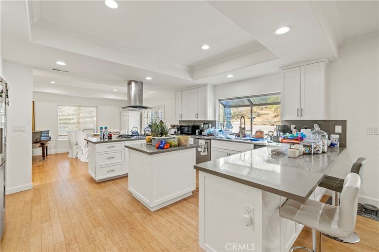 Dining room, Interior, Kitchen, Recessed Lighting, Stainless Steel Appliances, Wood Texture Flooring