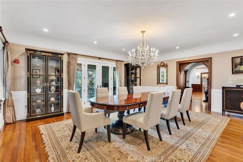 Chandelier, Dining room, Interior, Recessed Lighting, Wood Texture Flooring