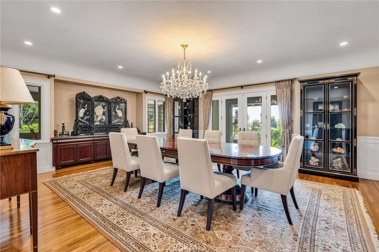 Chandelier, Dining room, Interior, Recessed Lighting, Wood Texture Flooring