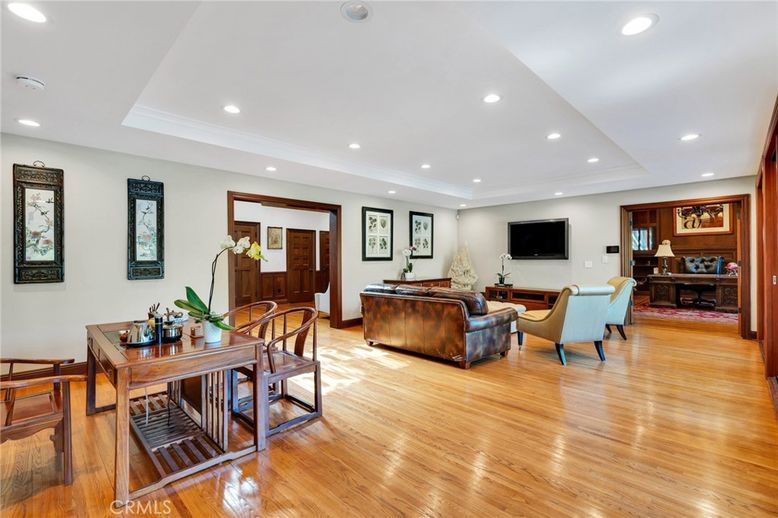 Dining room, Interior, Living room, Recessed Lighting, Wood Texture Flooring