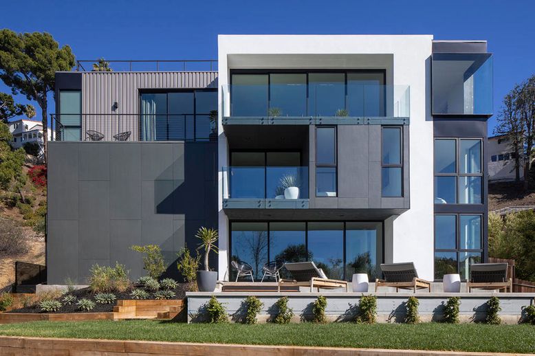 Exterior, Facade, Modern