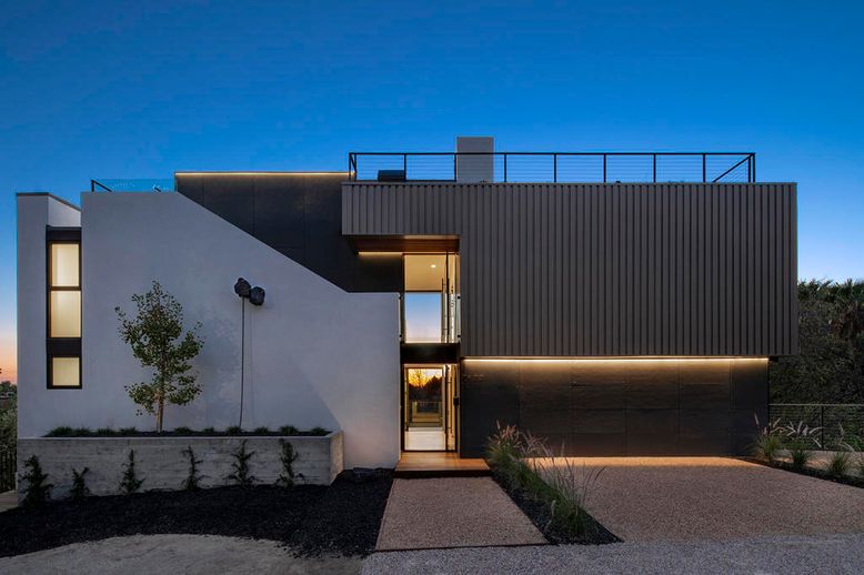 Exterior, Facade, Modern