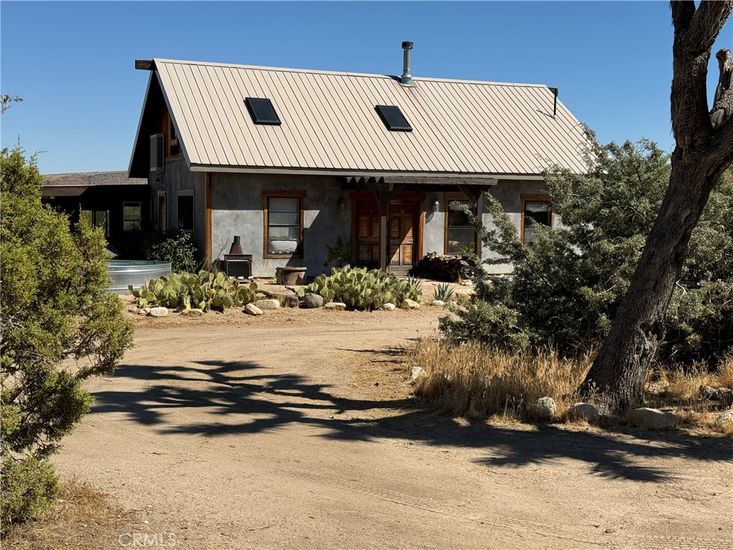 Backyard, Exterior, Facade, Ranch
