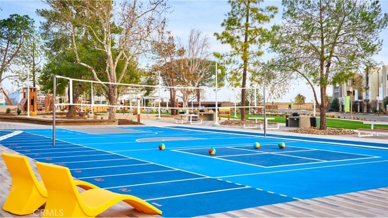 Exterior, Playground, Tennis Courts