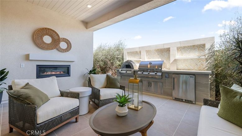 Exterior, Fireplace, Living room