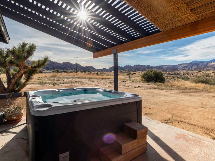 Exterior, Hot Tub