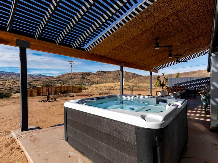 Exterior, Hot Tub