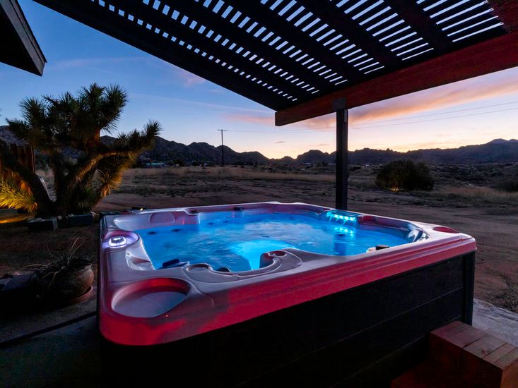 Exterior, Hot Tub