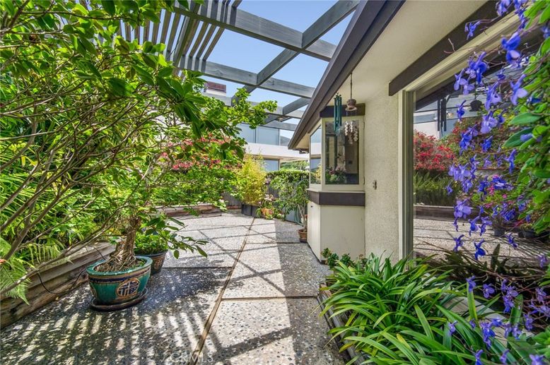 Exterior, Glass Ceilings