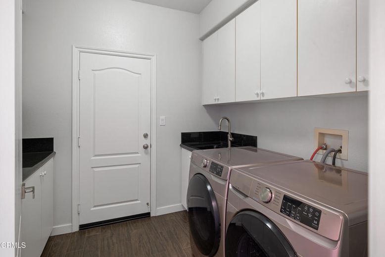 Interior, Washer, Wood Texture Flooring