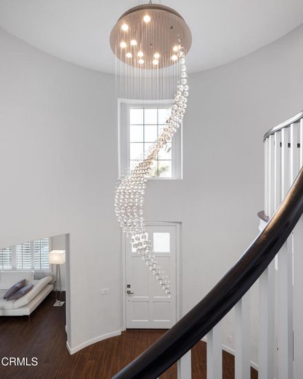 Interior, Pendant Lights, Wood Texture Flooring