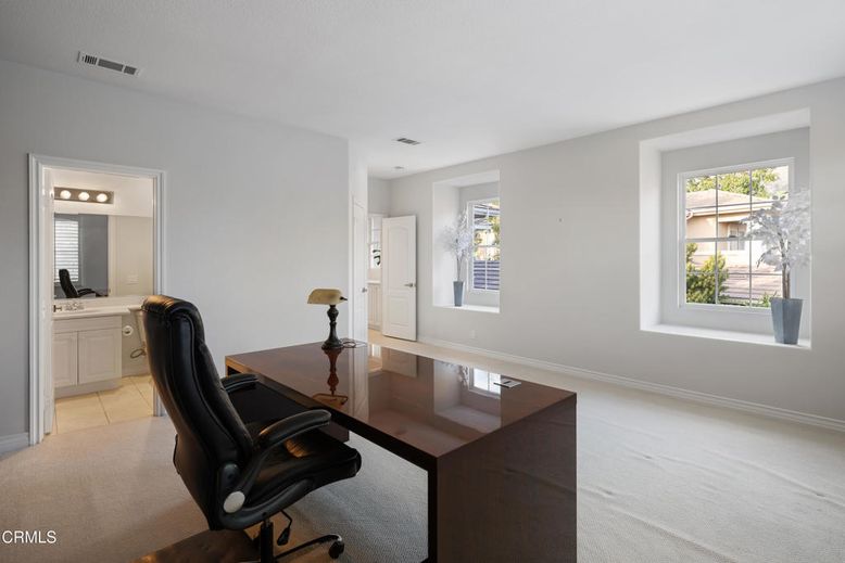 Home Office, Interior