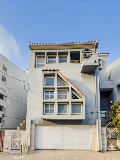 Attached, Exterior, Facade, Mediterranean