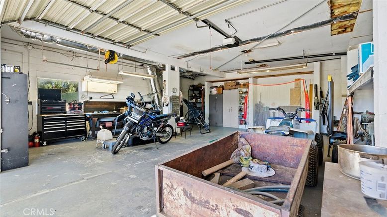 Garage, Interior
