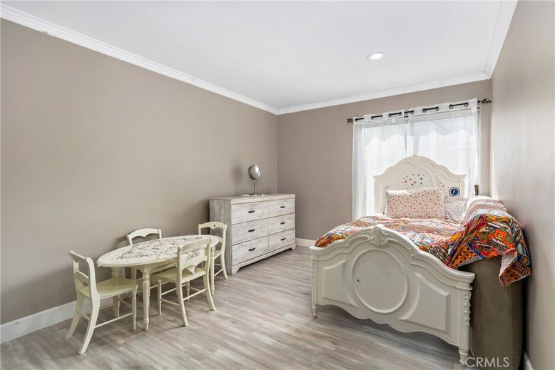 Bedroom, Dining room, Interior, Recessed Lighting, Wood Texture Flooring