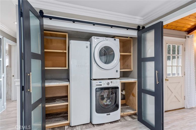 Interior, Utility Closets, Washer, Wooden Ceilings, Wood Texture Flooring