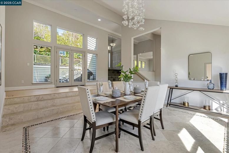 Dining room, Interior, Pendant Lights, Recessed Lighting