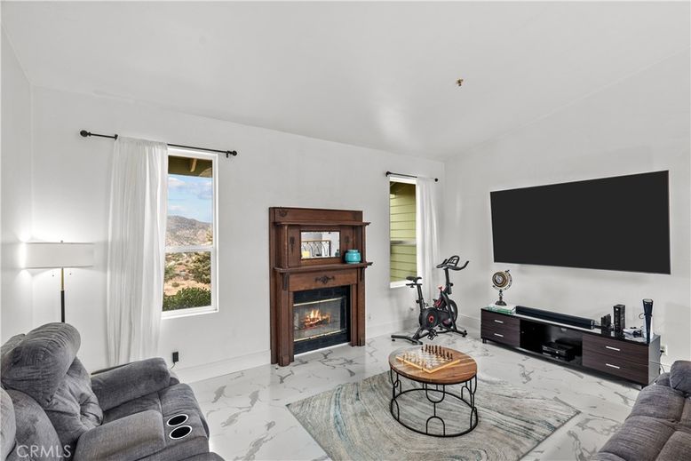 Fireplace, Fitness Equipment, Interior, Living room, Marble