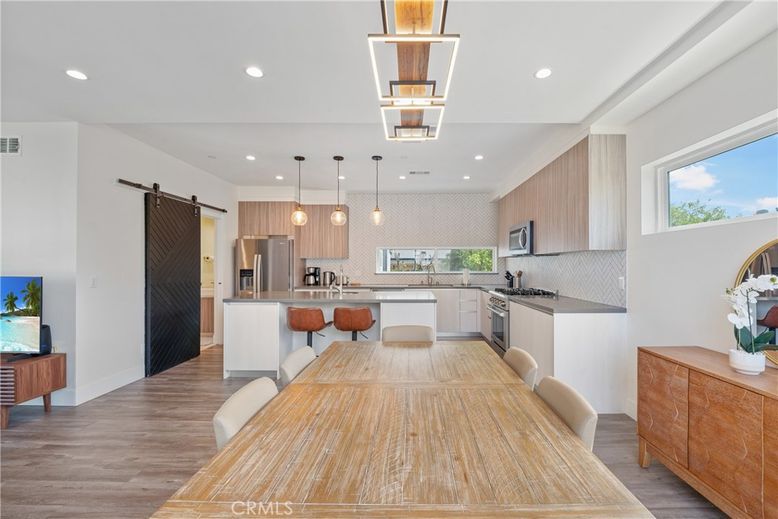 Dining room, Interior, Kitchen, Pendant Lights, Recessed Lighting, Stainless Steel Appliances, Wood Texture Flooring