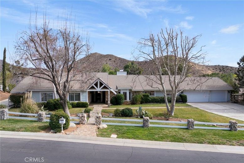 Attached, Exterior, Facade, Ranch