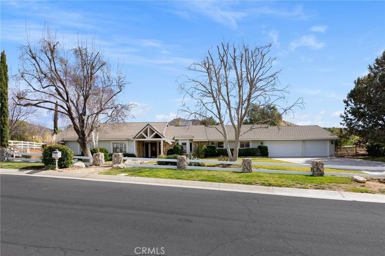 Attached, Exterior, Facade, Ranch