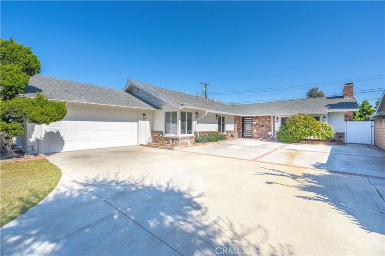 Attached, Exterior, Facade, Ranch