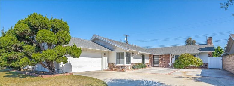 Attached, Exterior, Facade, Brick Facade, Ranch