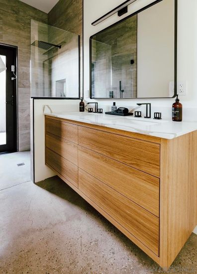Bathroom, Dual Sink Vanities, Interior