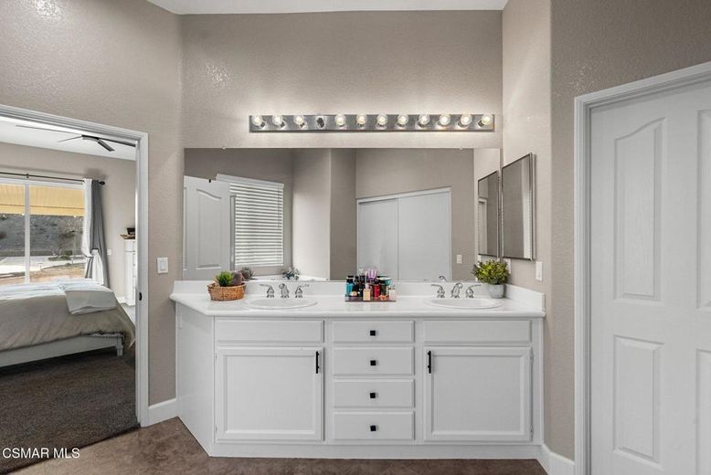 Bathroom, Bedroom, Dual Sink Vanities, Interior