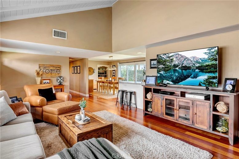 Dining room, Interior, Living room, Pendant Lights, Recessed Lighting, Wood Texture Flooring